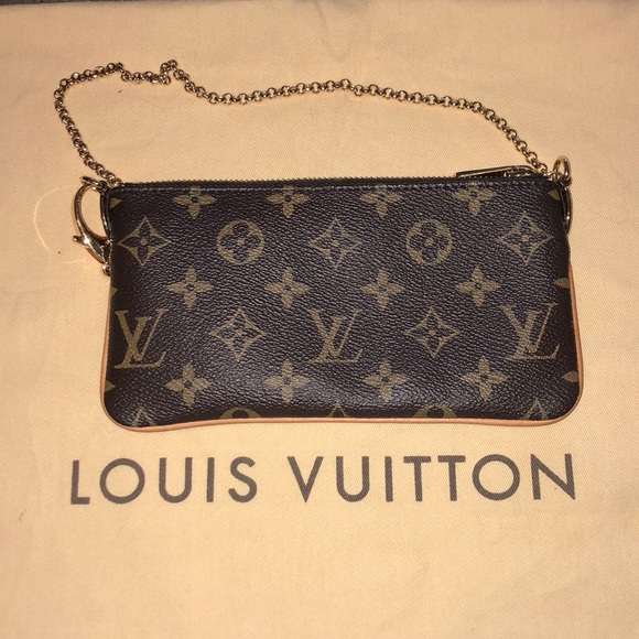 Small leather Louis Vuitton pouch on chain - Picture 2 of 5